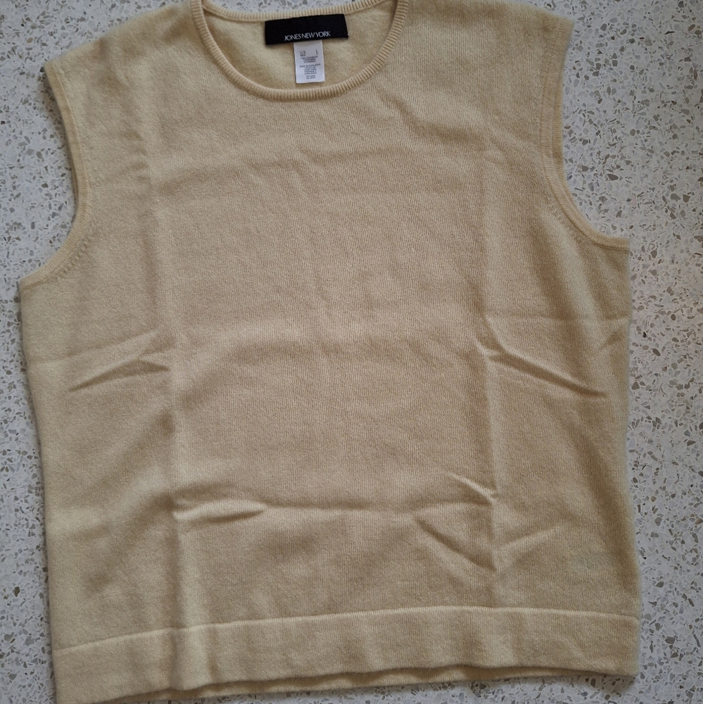 Jones New York Short Yellow sleeve 100% Cashmere